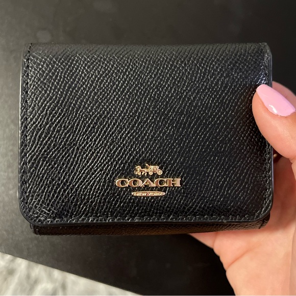 Black small Coach wallet lightly used - Picture 1 of 6